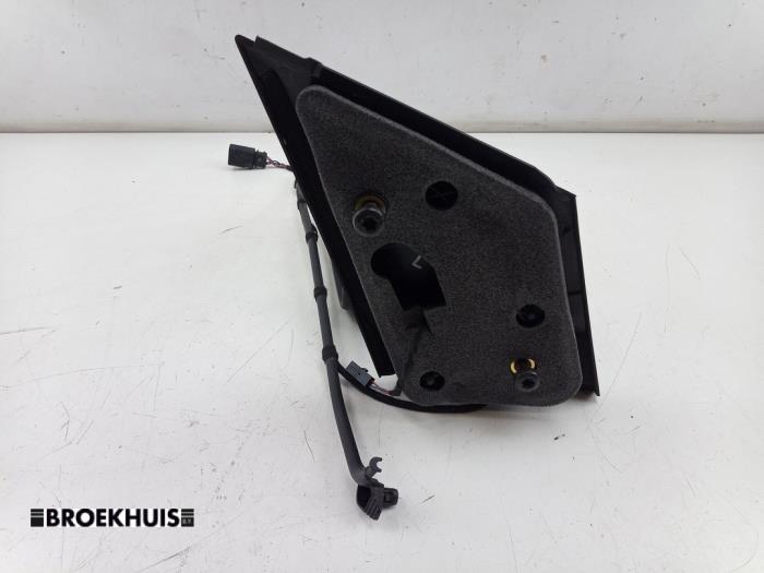 Buitenspiegel links van een Volkswagen Up! (121) 1.0 12V 75 2014