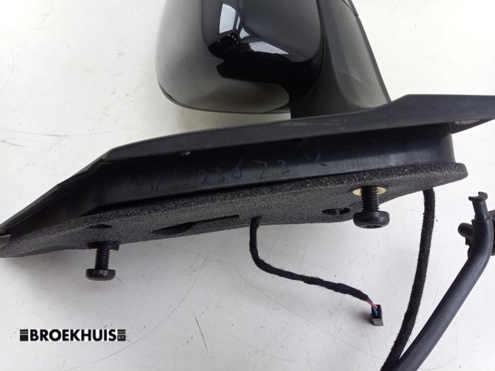 Buitenspiegel links van een Volkswagen Up! (121) 1.0 12V 75 2014