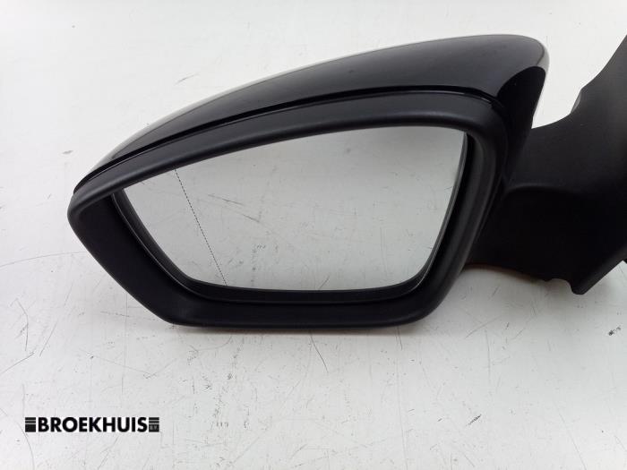 Buitenspiegel links van een Volkswagen Up! (121) 1.0 12V 75 2014