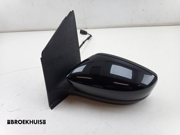 Buitenspiegel links van een Volkswagen Up! (121) 1.0 12V 75 2014