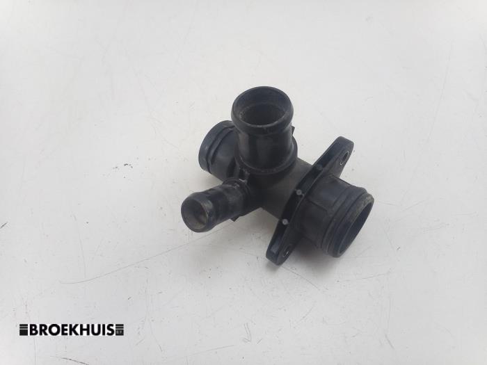 Gebruikte Waterslang aansluiting Ford C-Max (DXA) 1.0 Ti-VCT EcoBoost 12V 125 Prijs € 20,00 Margeregeling aangeboden door Autobedrijf Broekhuis B.V.