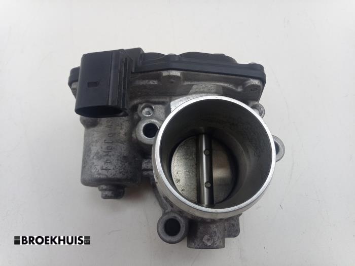 Gebruikte Gasklephuis Ford C-Max (DXA) 1.0 Ti-VCT EcoBoost 12V 125 Prijs € 20,00 Margeregeling aangeboden door Autobedrijf Broekhuis B.V.