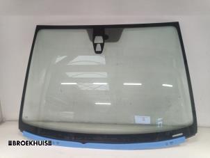 Gebruikte Voorruit Volkswagen Up! (121) 1.0 12V 75 Prijs € 150,00 Margeregeling aangeboden door Autobedrijf Broekhuis B.V.