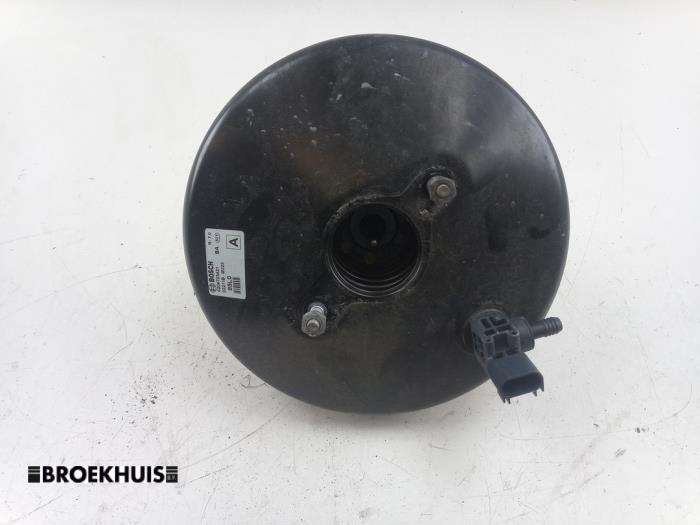 Rembekrachtiger van een Opel Agila (B) 1.2 16V 2011