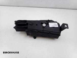 Gebruikte Additatief tank Peugeot Partner (GC/GF/GG/GJ/GK) 1.6 HDI 90 Prijs € 181,50 Inclusief btw aangeboden door Autobedrijf Broekhuis B.V.