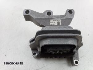 Gebruikte Motorsteun Skoda Fabia III Combi (NJ5) 1.0 TSI 12V Prijs € 25,00 Margeregeling aangeboden door Autobedrijf Broekhuis B.V.