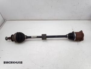 Gebruikte Homokineetas rechts-voor Skoda Fabia III Combi (NJ5) 1.0 TSI 12V Prijs € 150,00 Margeregeling aangeboden door Autobedrijf Broekhuis B.V.