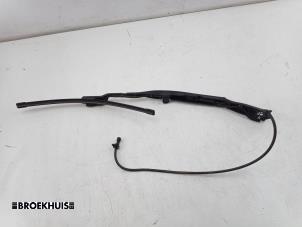 Gebruikte Ruitenwisserarm voor Polestar Polestar 2 63kWh Standard Range Single Motor Prijs € 30,00 Margeregeling aangeboden door Autobedrijf Broekhuis B.V.