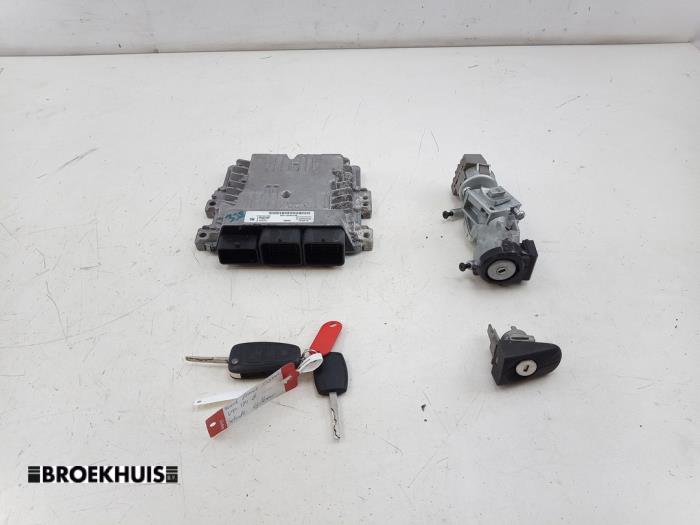Gebruikte Inspuitcomputer Ford Transit Connect (PJ2) 1.6 TDCi 16V 75 Prijs € 181,50 Inclusief btw aangeboden door Autobedrijf Broekhuis B.V.
