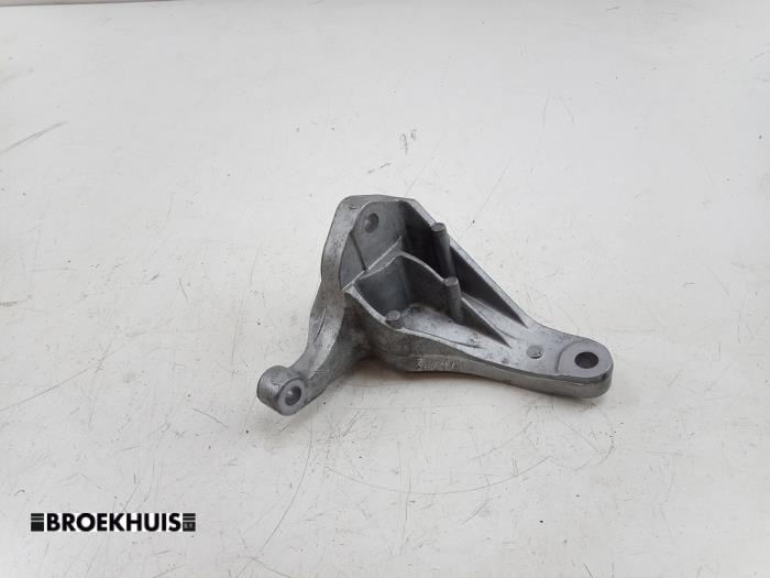 Gebruikte Versnellingsbak Steun Ford Transit Connect (PJ2) 1.6 TDCi 16V 75 Prijs € 27,23 Inclusief btw aangeboden door Autobedrijf Broekhuis B.V.