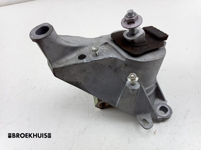 Motorsteun van een Mazda CX-80 (KL) 2.5 E-SkyActiv PHEV AWD 2024