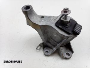 Gebruikte Motorsteun Mazda CX-80 (KL) 2.5 E-SkyActiv PHEV AWD Prijs € 100,00 Margeregeling aangeboden door Autobedrijf Broekhuis B.V.