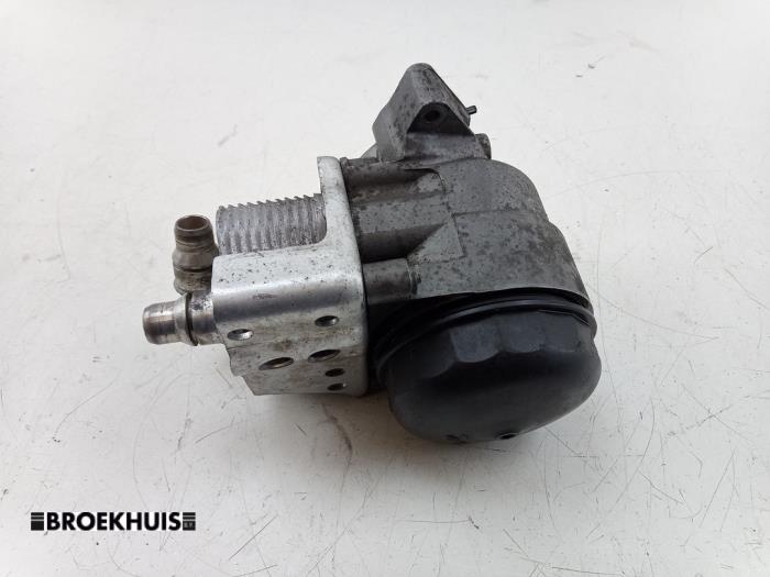 Gebruikte Oliefilterhuis BMW 3 serie (E90) 318i 16V Prijs € 25,00 Margeregeling aangeboden door Autobedrijf Broekhuis B.V.