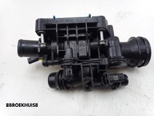 Gebruikte Thermostaathuis Peugeot Partner (EA//EF/EN/EU) 1.5 BlueHDi 100 Prijs € 35,00 Margeregeling aangeboden door Autobedrijf Broekhuis B.V.