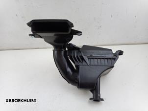 Gebruikte Luchtfilterhuis Mazda CX-80 (KL) 2.5 E-SkyActiv PHEV AWD Prijs € 100,00 Margeregeling aangeboden door Autobedrijf Broekhuis B.V.