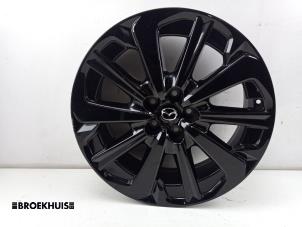 Gebruikte Velg Mazda CX-80 (KL) 2.5 E-SkyActiv PHEV AWD Prijs € 250,00 Margeregeling aangeboden door Autobedrijf Broekhuis B.V.