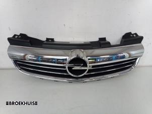 Gebruikte Grille Opel Zafira (M75) 2.2 16V Direct Ecotec Prijs € 35,00 Margeregeling aangeboden door Autobedrijf Broekhuis B.V.