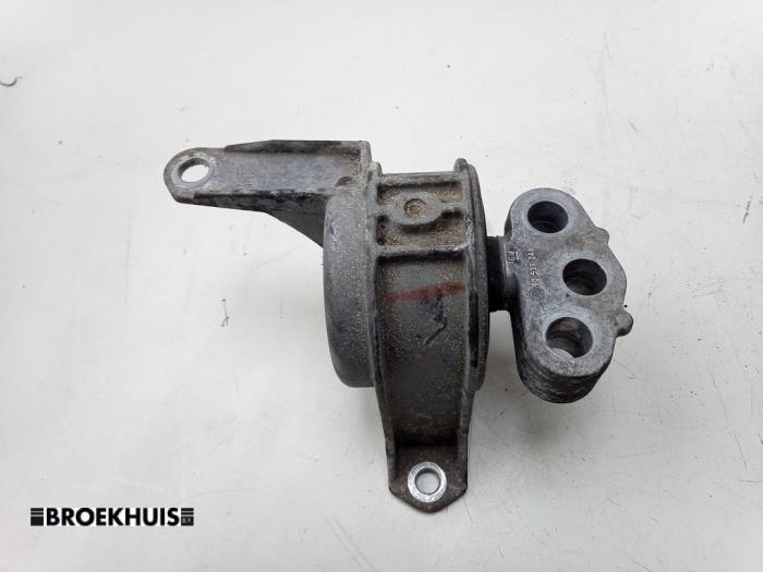 Gebruikte Motorrubber Opel Zafira (M75) 2.2 16V Direct Ecotec Prijs € 25,00 Margeregeling aangeboden door Autobedrijf Broekhuis B.V.