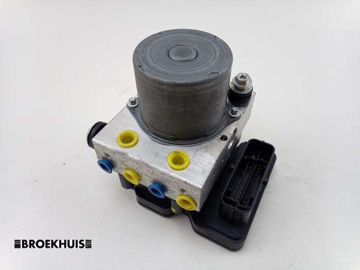Gebruikte ABS Pomp Renault Clio V (RJAB) 1.6 E-Tech 145 16V Prijs € 200,00 Margeregeling aangeboden door Autobedrijf Broekhuis B.V.