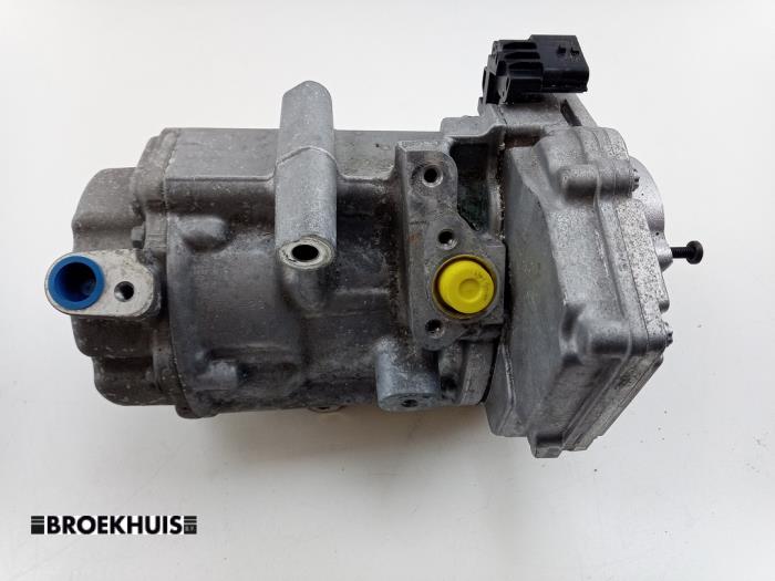 Gebruikte Aircopomp Renault Clio V (RJAB) 1.6 E-Tech 145 16V Prijs € 230,00 Margeregeling aangeboden door Autobedrijf Broekhuis B.V.