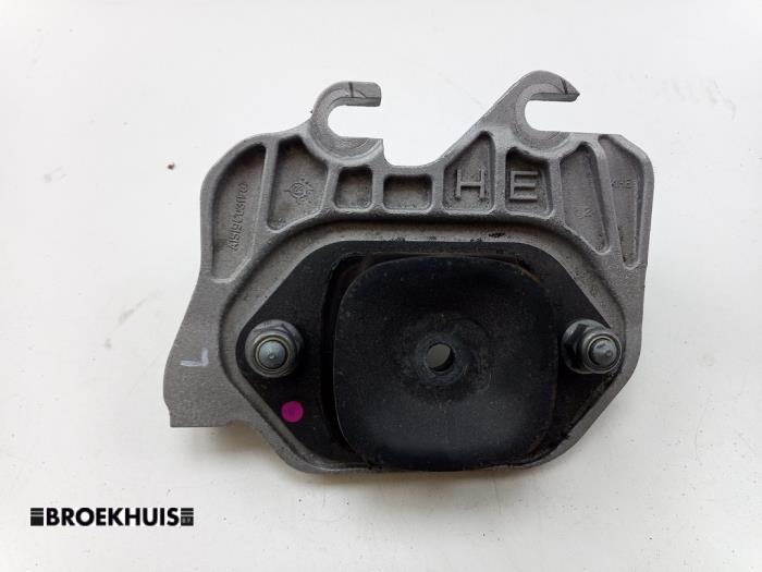 Gebruikte Versnellingsbak Steun Renault Clio V (RJAB) 1.6 E-Tech 145 16V Prijs € 45,00 Margeregeling aangeboden door Autobedrijf Broekhuis B.V.