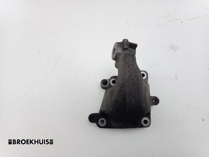 Gebruikte Motorrubber Mercedes ML II (164/4JG) 3.0 ML-320 CDI 4-Matic V6 24V Prijs € 30,00 Margeregeling aangeboden door Autobedrijf Broekhuis B.V.