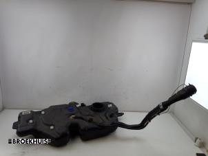 Gebruikte Tank Renault Clio V (RJAB) 1.6 E-Tech 145 16V Prijs € 175,00 Margeregeling aangeboden door Autobedrijf Broekhuis B.V.