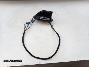 Gebruikte Antenne Renault Clio V (RJAB) 1.6 E-Tech 145 16V Prijs € 60,00 Margeregeling aangeboden door Autobedrijf Broekhuis B.V.