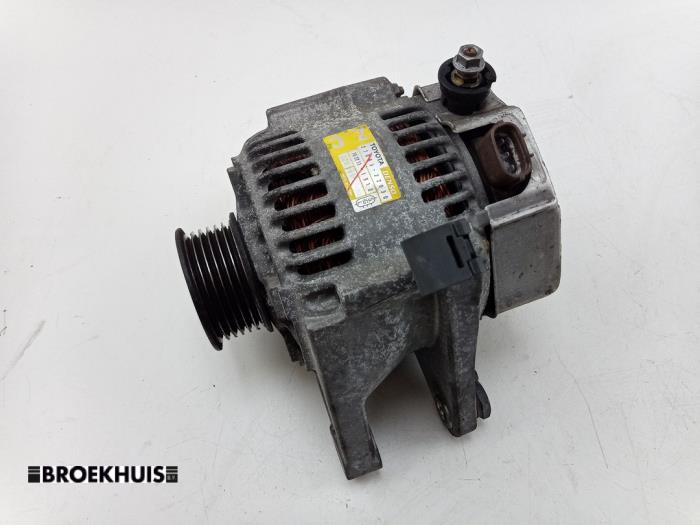 Gebruikte Dynamo Toyota Corolla (E12) 1.6 16V VVT-i Prijs € 25,00 Margeregeling aangeboden door Autobedrijf Broekhuis B.V.
