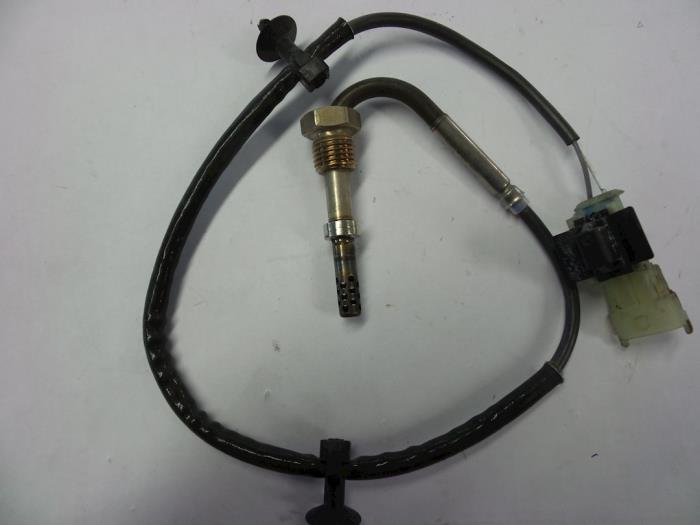 Gebruikte Uitlaat temperatuursensor Opel Astra H GTC (L08) 1.7 CDTi 16V Prijs € 15,00 Margeregeling aangeboden door Autobedrijf Broekhuis B.V.