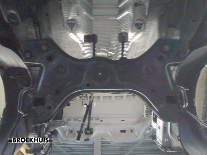 Gebruikte Subframe Volkswagen Up! (121) 1.0 12V 60 Prijs € 65,00 Margeregeling aangeboden door Autobedrijf Broekhuis B.V.