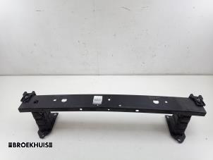 Gebruikte Bumperbalk voor Renault Twingo III (AH) 1.0 SCe 75 12V Prijs € 125,00 Margeregeling aangeboden door Autobedrijf Broekhuis B.V.