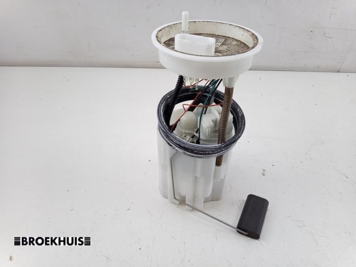 Gebruikte Tank element Pomp Volkswagen Up! (121) 1.0 12V 60 Prijs € 15,00 Margeregeling aangeboden door Autobedrijf Broekhuis B.V.