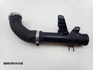 Gebruikte Intercooler Buis Mercedes Vito (447.6) 1.6 109 CDI 16V Prijs € 42,35 Inclusief btw aangeboden door Autobedrijf Broekhuis B.V.