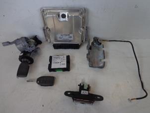 Gebruikte Inspuitcomputer Volvo V40 (VW) 1.9 D Prijs € 50,00 Margeregeling aangeboden door Autobedrijf Broekhuis B.V.