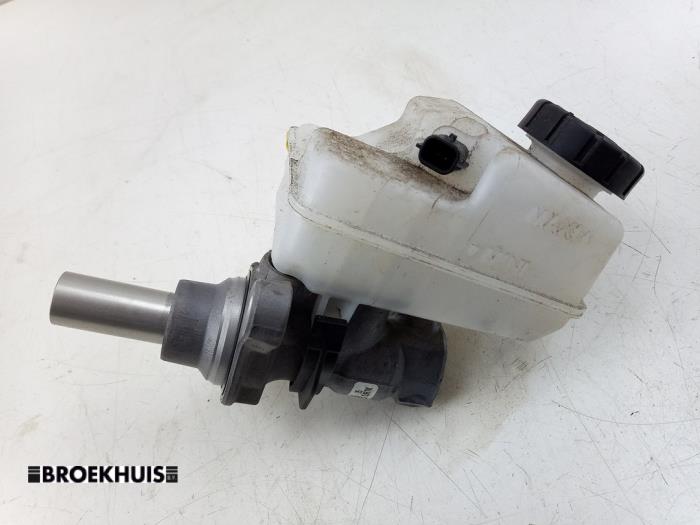 Gebruikte Hoofdremcilinder Renault Twingo III (AH) 1.0 SCe 75 12V Prijs € 40,00 Margeregeling aangeboden door Autobedrijf Broekhuis B.V.