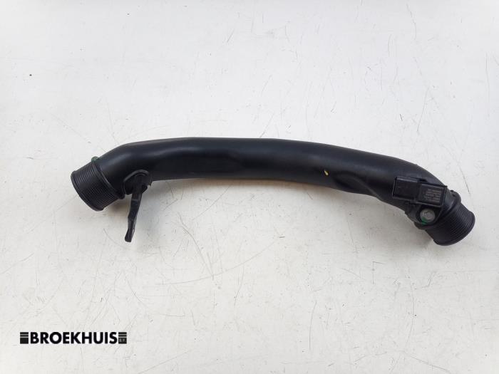 Gebruikte Intercooler Buis DS Automobiles DS 7 1.6 16V E-Tense 225 Prijs € 45,00 Margeregeling aangeboden door Autobedrijf Broekhuis B.V.