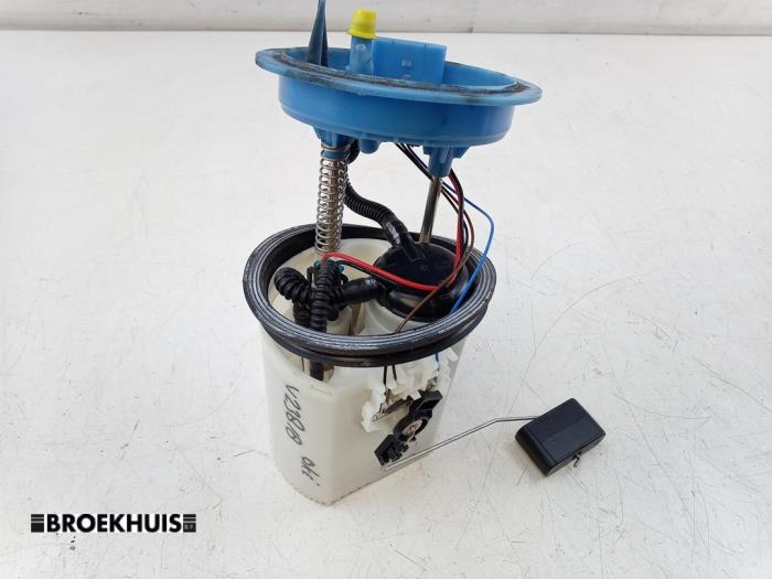 Gebruikte Tank element Pomp Volkswagen Golf VII (AUA) 1.0 TSI 12V Prijs € 25,00 Margeregeling aangeboden door Autobedrijf Broekhuis B.V.