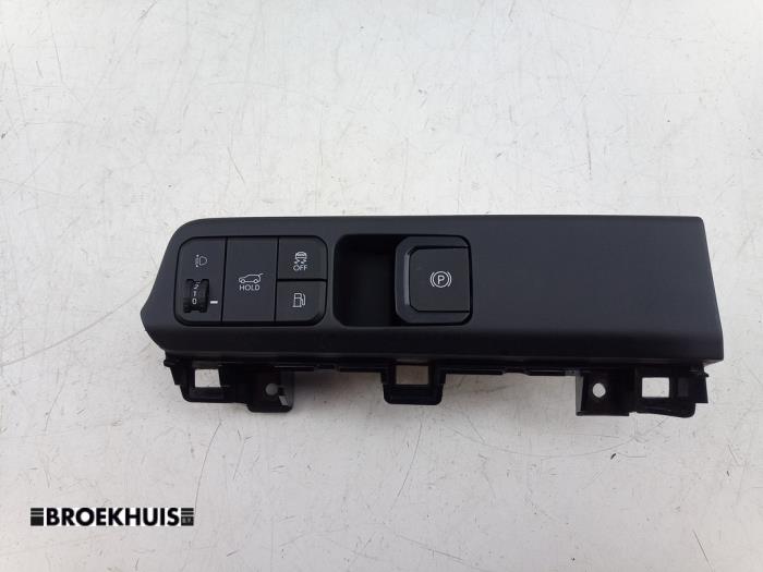Gebruikte Schakelaar handrem Hyundai Santa Fe V (MX5) 1.6 T-GDI PHEV 4WD Prijs € 50,00 Margeregeling aangeboden door Autobedrijf Broekhuis B.V.