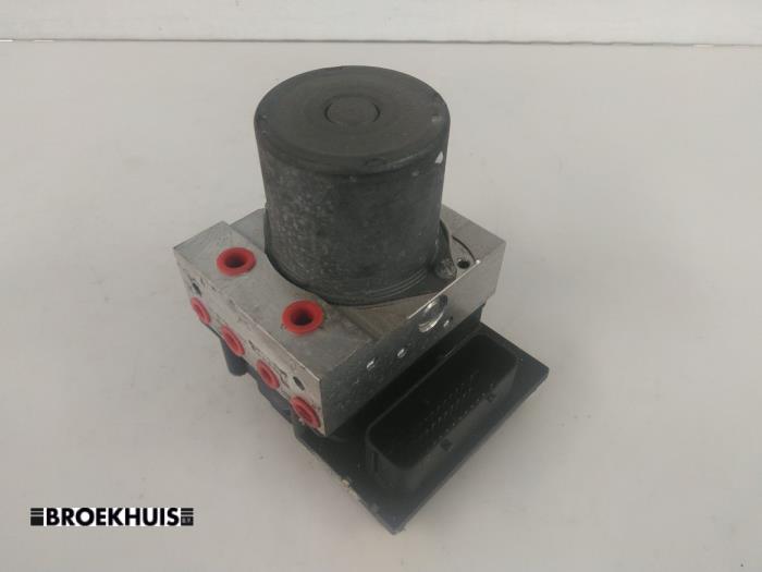 Gebruikte ABS Pomp BMW 5 serie Touring (E61) 530xd 24V Prijs € 40,00 Margeregeling aangeboden door Autobedrijf Broekhuis B.V.