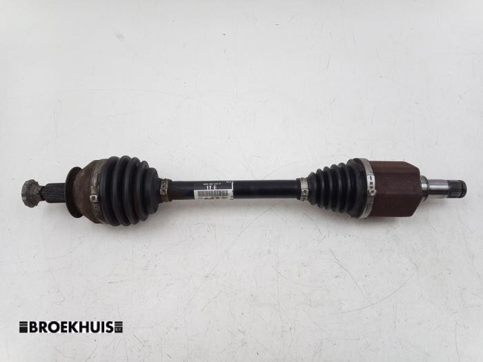 Gebruikte Aandrijfas links-voor Audi A1 Sportback (8XA/8XF) 1.0 TFSI Ultra 12V Prijs € 60,00 Margeregeling aangeboden door Autobedrijf Broekhuis B.V.