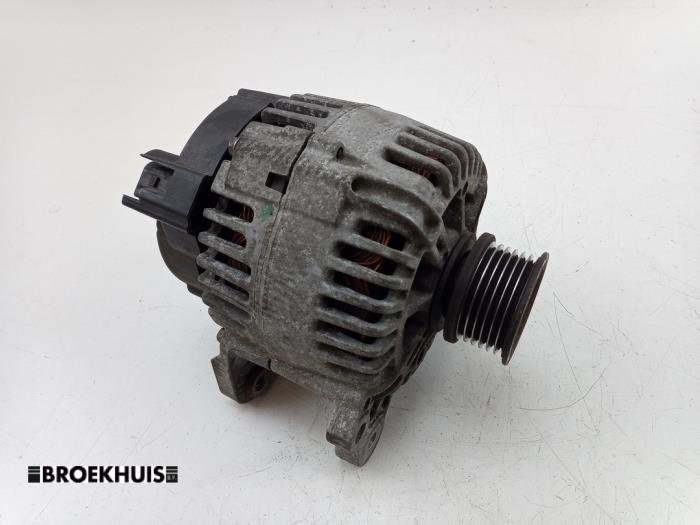 Gebruikte Dynamo Seat Leon (1P1) 1.4 16V Prijs € 35,00 Margeregeling aangeboden door Autobedrijf Broekhuis B.V.