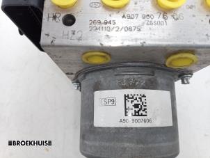 ABS Pomp van een Mercedes-Benz Sprinter 3,5t (907.6/910.6) 315 CDI 2.0 D RWD 2023