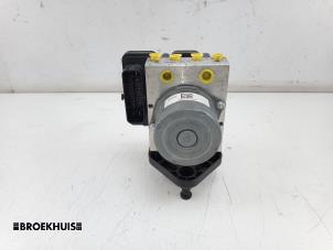 ABS Pomp van een Mercedes-Benz Sprinter 3,5t (907.6/910.6) 315 CDI 2.0 D RWD 2023