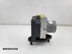 ABS Pomp van een Mercedes-Benz Sprinter 3,5t (907.6/910.6) 315 CDI 2.0 D RWD 2023
