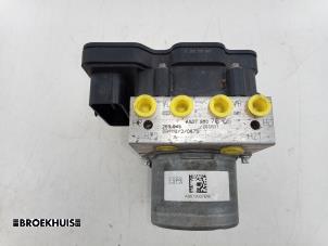 ABS Pomp van een Mercedes-Benz Sprinter 3,5t (907.6/910.6) 315 CDI 2.0 D RWD 2023