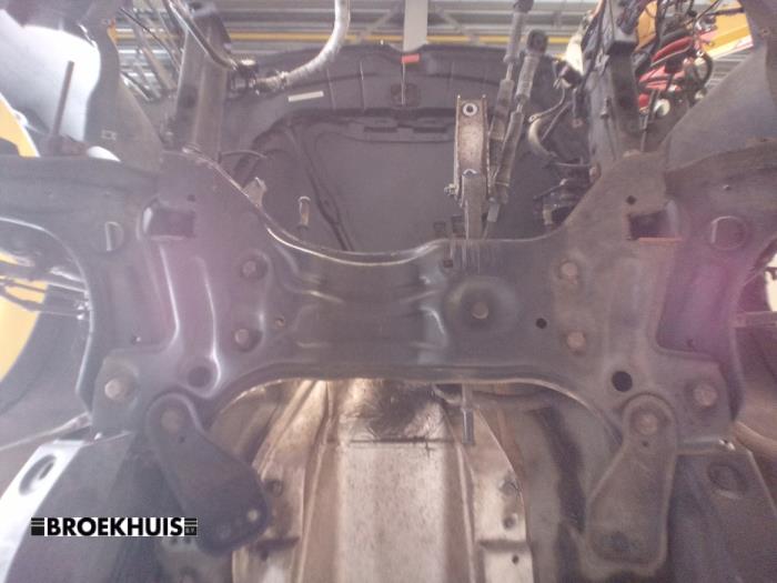 Gebruikte Subframe Volkswagen Polo V (6R) 1.4 16V Prijs € 40,00 Margeregeling aangeboden door Autobedrijf Broekhuis B.V.