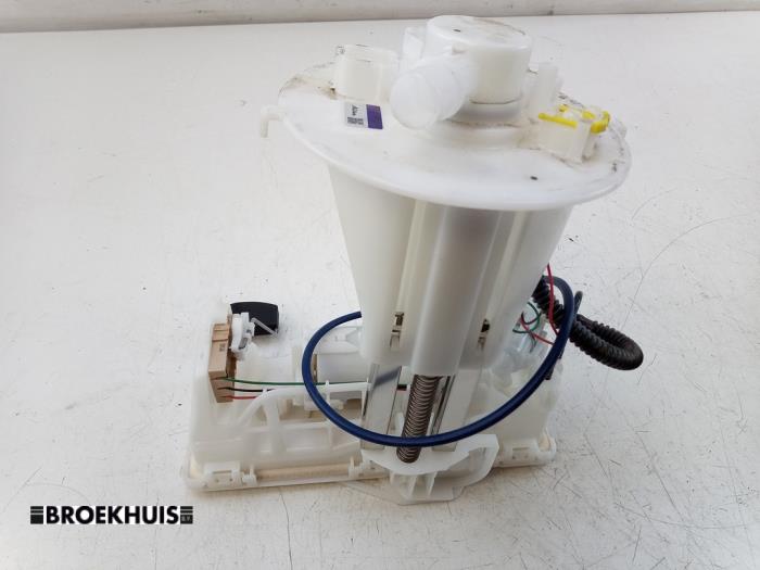 Gebruikte Tank element Pomp Toyota RAV4 (A5) 2.5 Hybrid 16V Prijs € 120,00 Margeregeling aangeboden door Autobedrijf Broekhuis B.V.