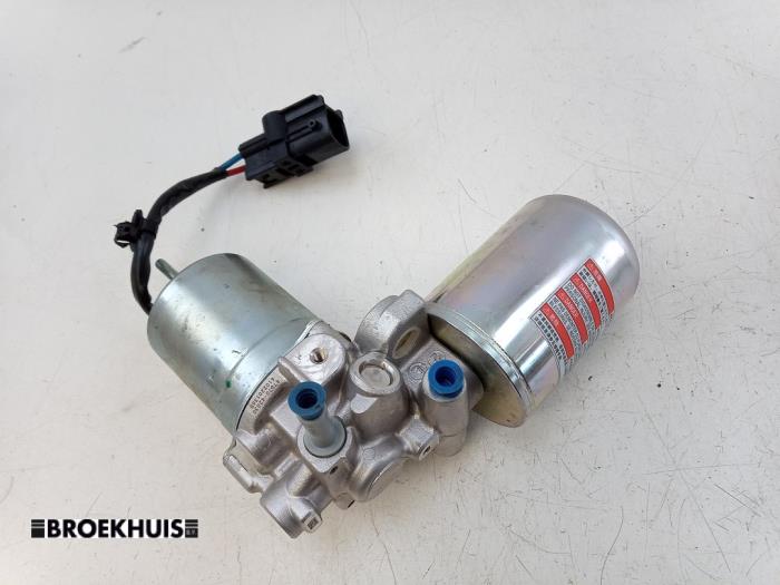 Gebruikte Rembekrachtiger Toyota RAV4 (A5) 2.5 Hybrid 16V Prijs € 195,00 Margeregeling aangeboden door Autobedrijf Broekhuis B.V.