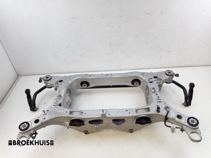 Gebruikte Subframe Volvo XC40 (XZ) Recharge Twin 78 kWh Prijs € 500,00 Margeregeling aangeboden door Autobedrijf Broekhuis B.V.